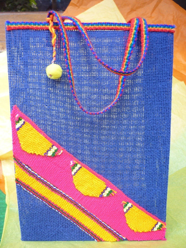 Bolso de yute con aplicaciones de telar ecologico