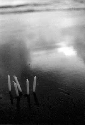 el reflejo de la llama apagada
