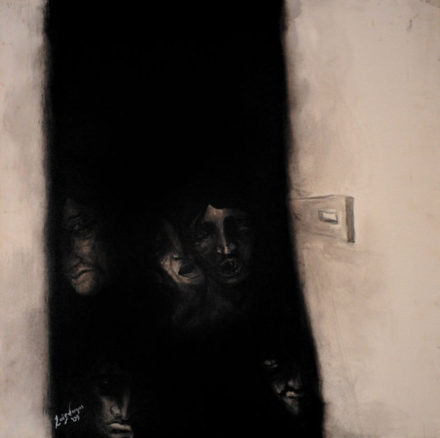 Detrás de la puerta ahí estaban, uno sobre otro, tratando de respirar, esperando la muerte, sintiend
