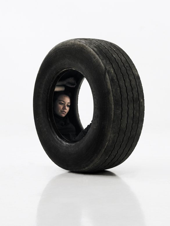 MUJER RUEDA