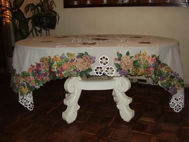 Mantel Primaveral Embroidery Textile