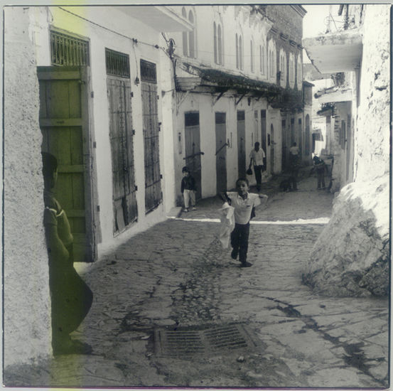 camino de la escuela CHAOUEN (Marruecos) Viajes Blanco y Negro (Química)