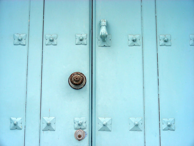 La puerta cerrada Fotoperiodismo y documental Color (Digital)