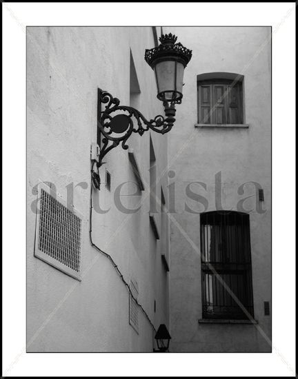 Un callejón. Architecture and Interiorism Black and White (Digital)