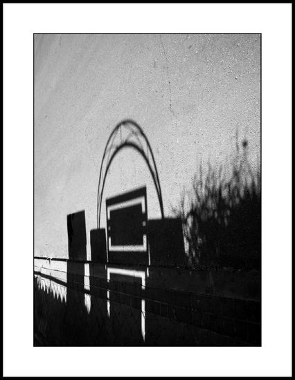 Arco. Conceptual/Abstracto Blanco y Negro (Digital)