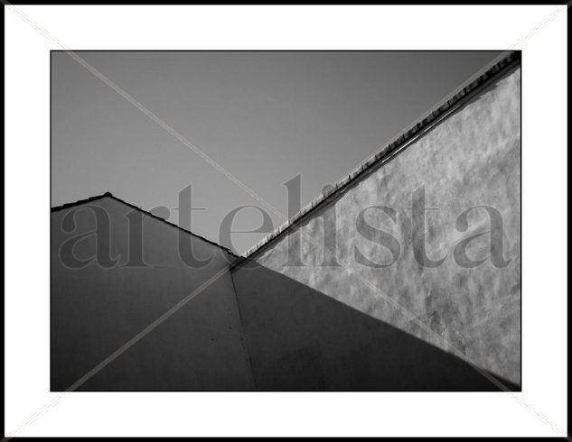 Más geometría en los tejados. Architecture and Interiorism Black and White (Digital)