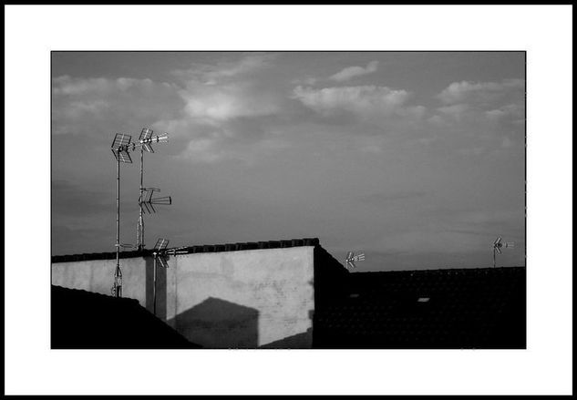 Ocaso urbano. Conceptual/Abstracto Blanco y Negro (Digital)