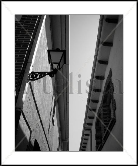 Angosto. Architecture and Interiorism Black and White (Digital)