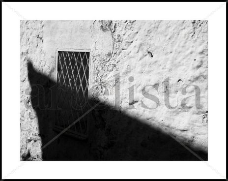Sombra sobre cal.
