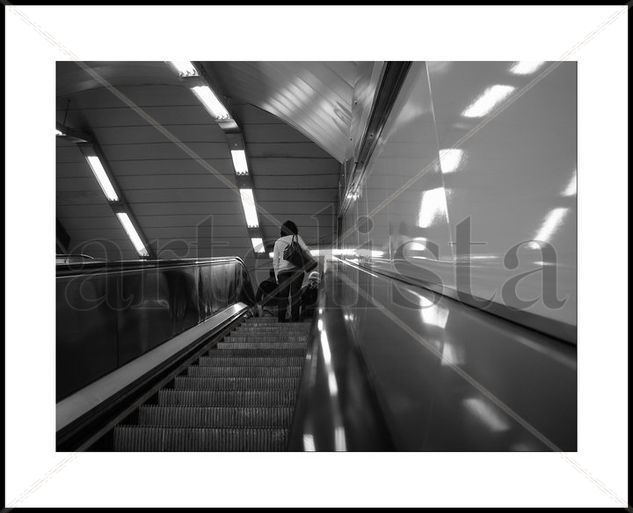 Simetrías en el metro. Conceptual/Abstracto Blanco y Negro (Digital)