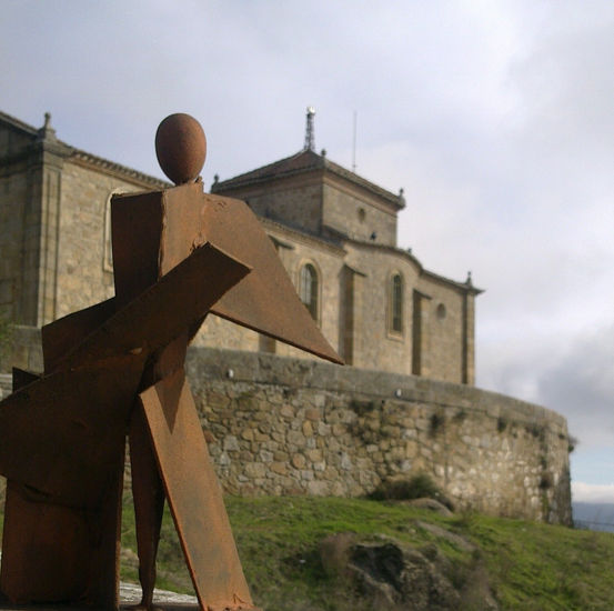 MONUMENTO DEFINITIVO Escultura en Plasencia Madera Mixta