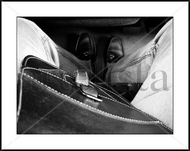 Zapatos y bolso.