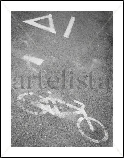 Carril Bici. Conceptual/Abstracto Blanco y Negro (Digital)