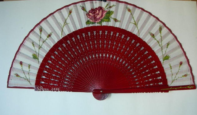 ABANICO CON ROSA
