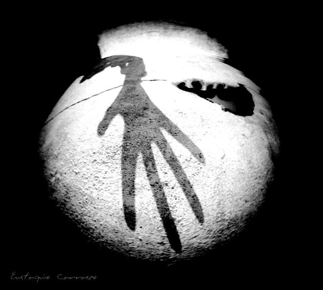 La sombra de la mano misteriosa, (The shadow of the mysterious hand)