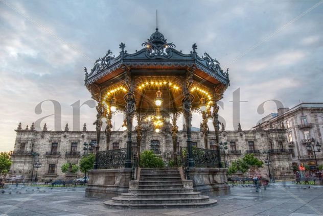 Quiosco Plaza de Armas y Palacio de Gobierno