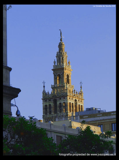 la giralda-006 Arquitectura e interiorismo Color (Digital)