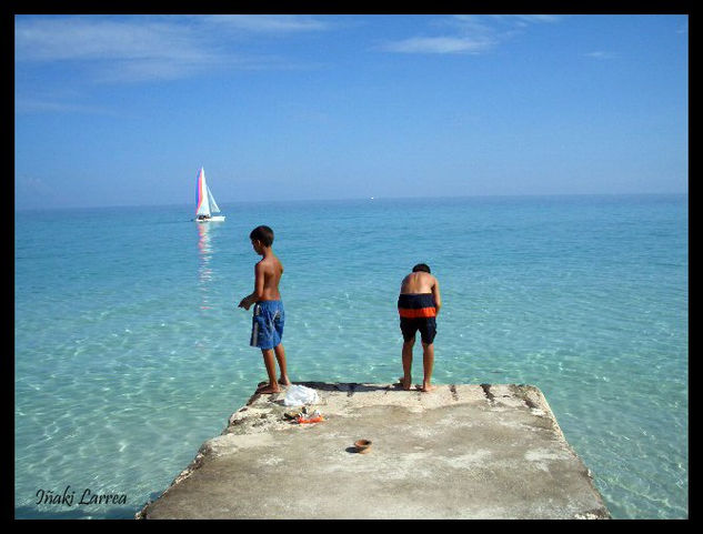 Niños pescando Photojournalism and Documentary Color (Digital)