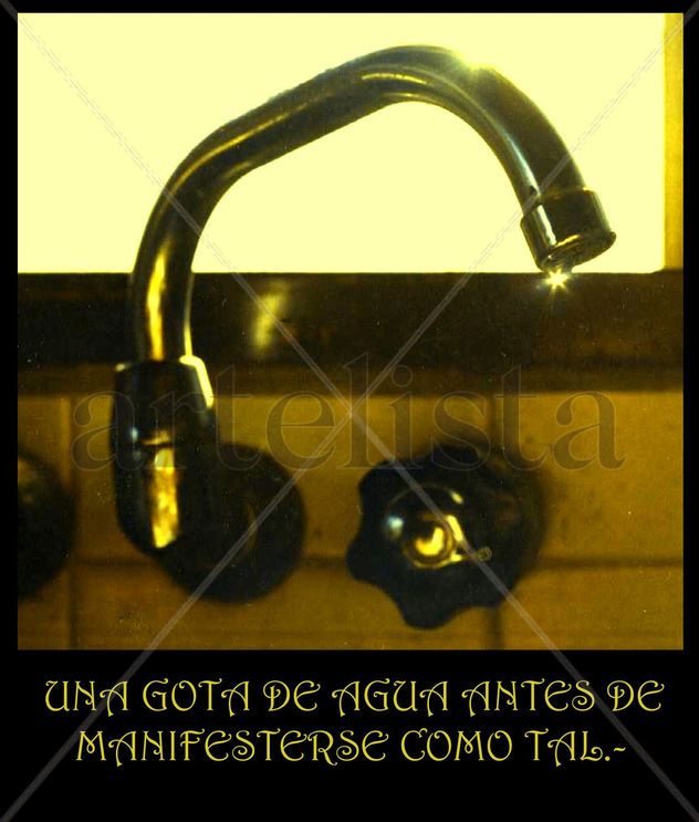 UNA GOTA DE AGUA,A PUNTO DE MANIFESTARSE