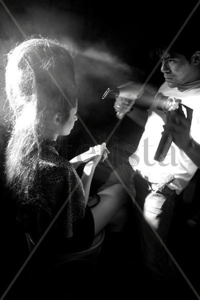 Coiffeur en acción (back stage NoModa)
