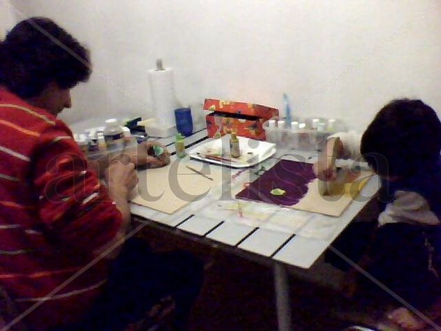 mi marido alejandro,y mi ahijado angelo pintando