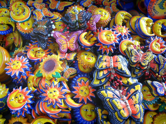 Artesanías multicolores 