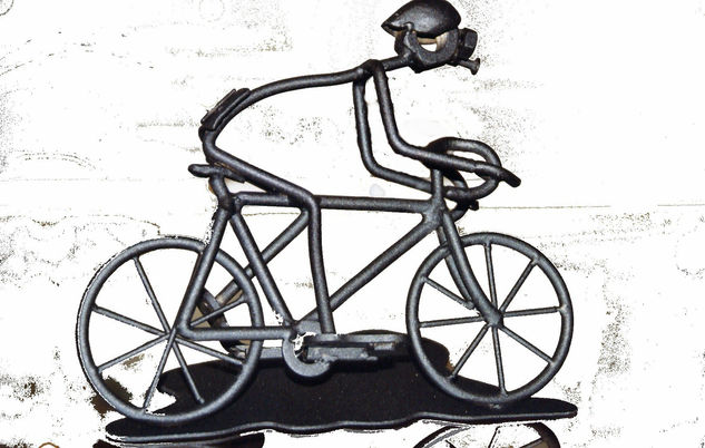 Pedal tras pedal Iron Figurative