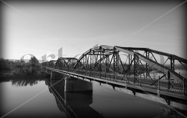 rio tajo sobre puente de hierro