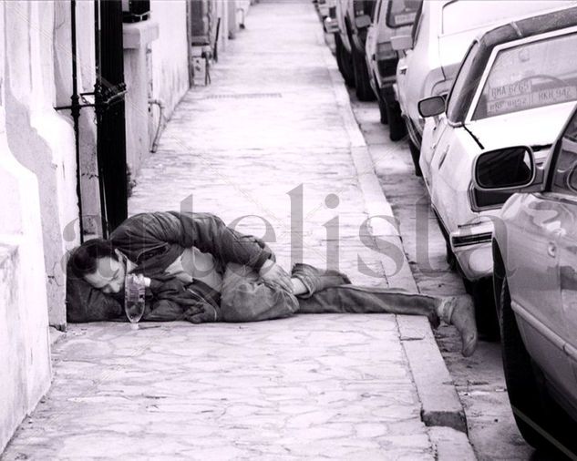 Siesta en el camino Conceptual/Abstract Black and White (Digital)