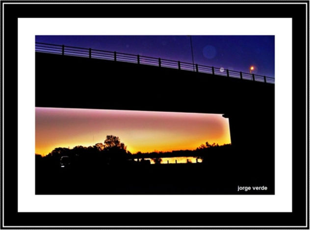 2010/F037  ANOCHECER EN EL PUENTE