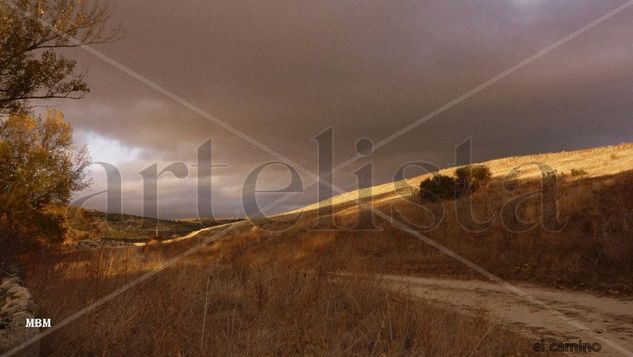 La loma con tormenta 