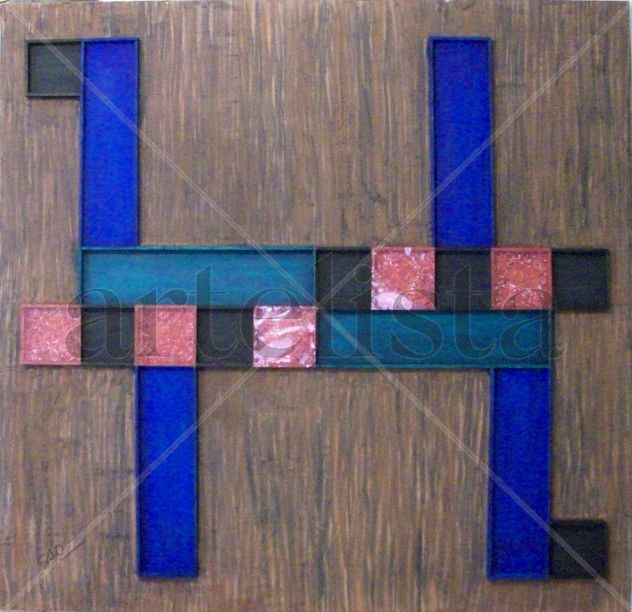 Estructura compleja con celdas acristaladas.