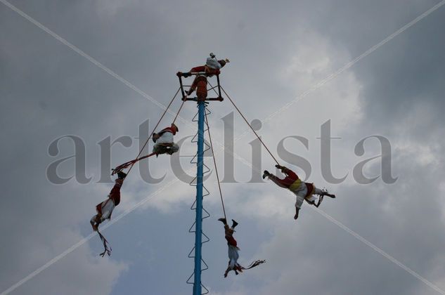 pajaros voladores de papantla, Veracruz., Mexico Naturaleza Blanco y Negro (Digital)