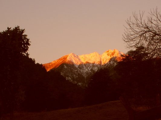 Sol sobre la nieve pre cordillerana 