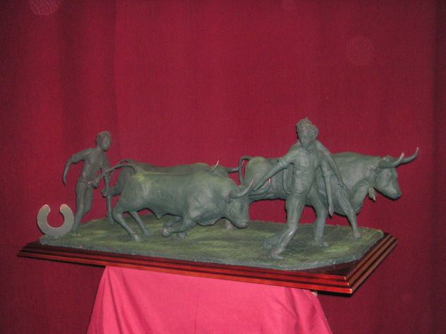 EL ENCIERRO ESCULTURA