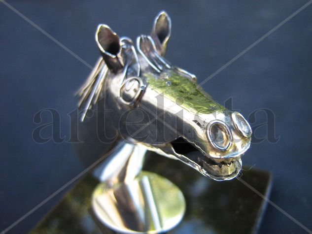 CABEZA DE CABALLO Metal Figurative