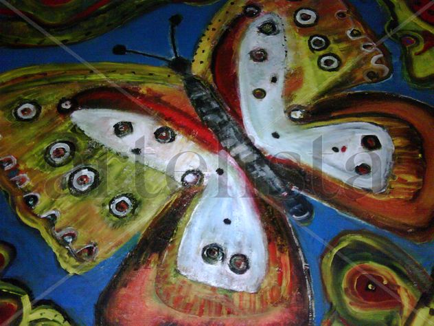 Mariposa sobre laguna azul