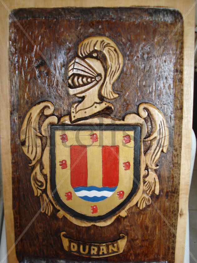 Se hacen escudos familiares personalizados.