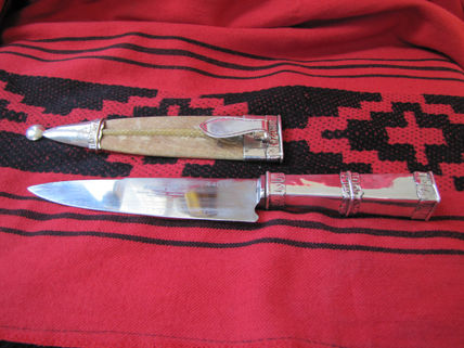 Cuchillo de plata...
