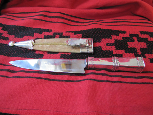 CUCHILLO DE PLATA MANGO CUADRADO