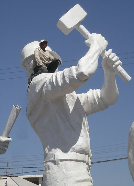 Escultor y obra
