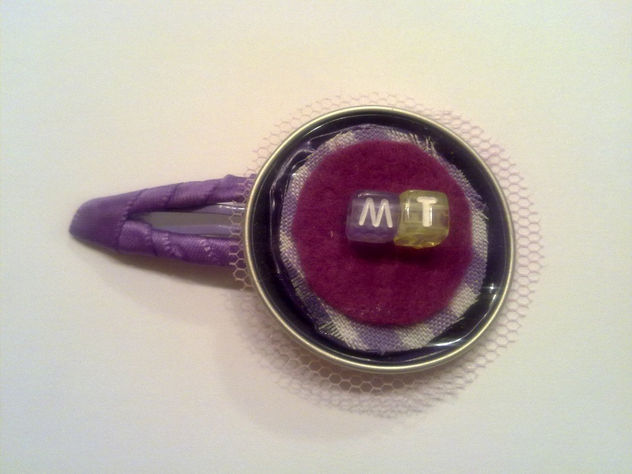 horquilla de fieltro violeta con cápsula nespresso