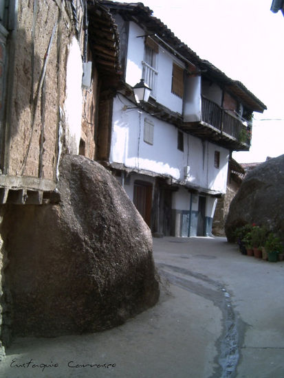 Casas sobre rocas, (Houses on rocks) Arquitectura e interiorismo Color (Digital)