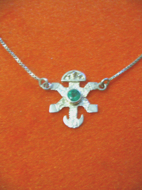 Gargantilla precolombina en plata y Esmeralda