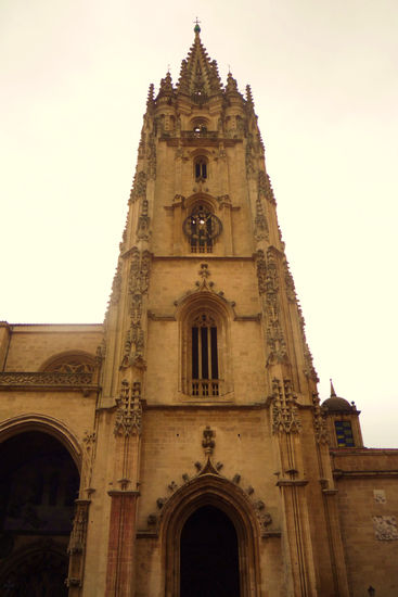 Torre Catedral de Oviedo Arquitectura e interiorismo Color (Digital)