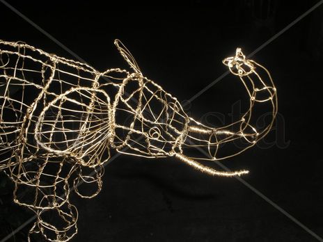 Elefante de alambre