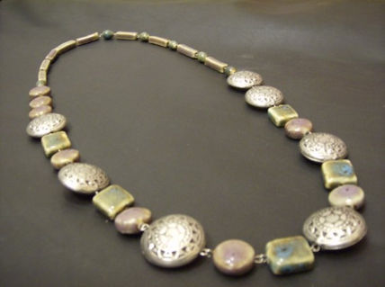 Collar de cerámica.
