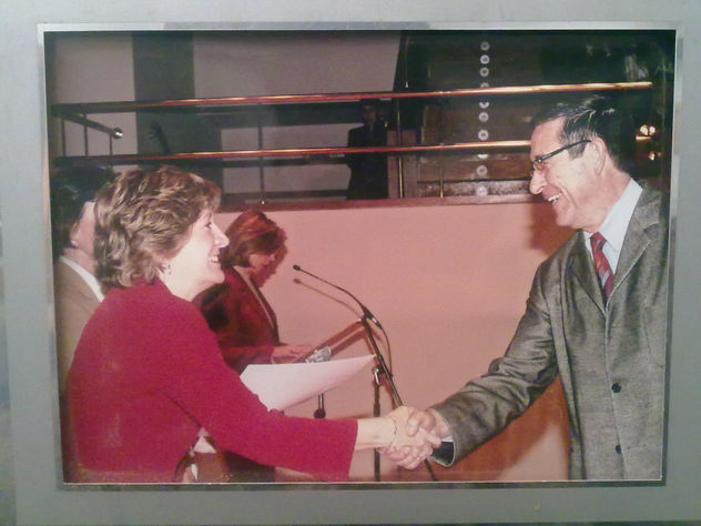SEDALCAS RECEIVING AWARD FROM THE LATE MINISTER