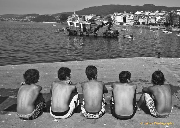 Tomando el sol en el muelle Viajes Blanco y Negro (Digital)