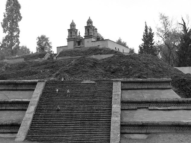 Un Poco de MExico Architecture and Interiorism Black and White (Digital)